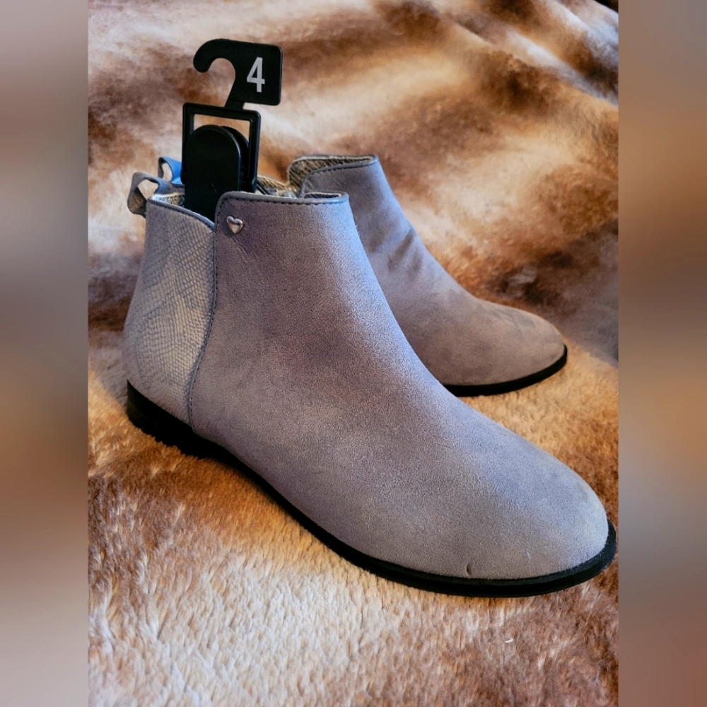 Size 4 Girls Ankle Booties